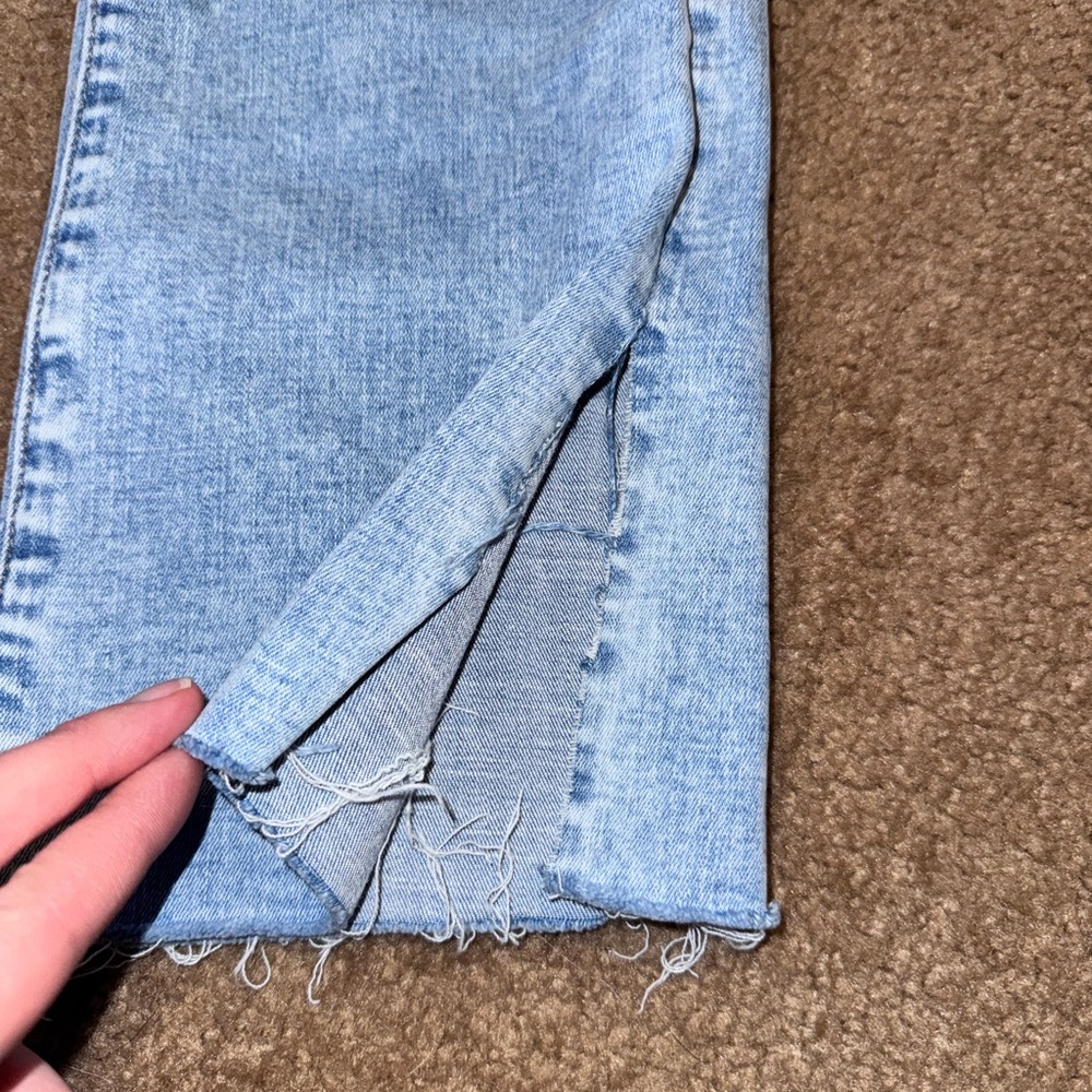 American Eagle Outfitters Light Wash Cropped Jeans - Picture 3 of 10